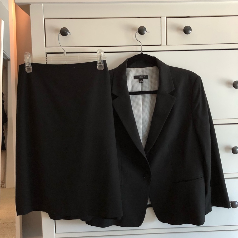 Ann Taylor All-Season Stretch Suit
